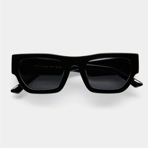 Vehla Finn Chic Black Rectangular Sunglasses